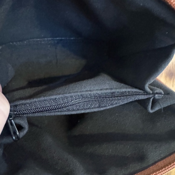 Vera Pelle Crossbody, Sling bag. Long Strap Color: Carmel Soft made in Italy. - Picture 13 of 16